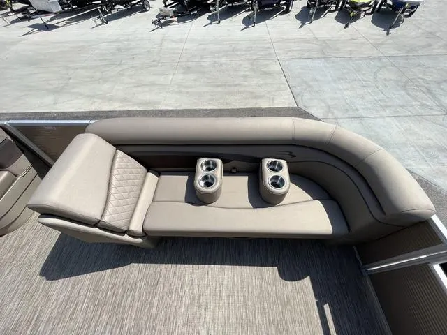 Slide: The Image of Bennington 22 SS 2023 - 20