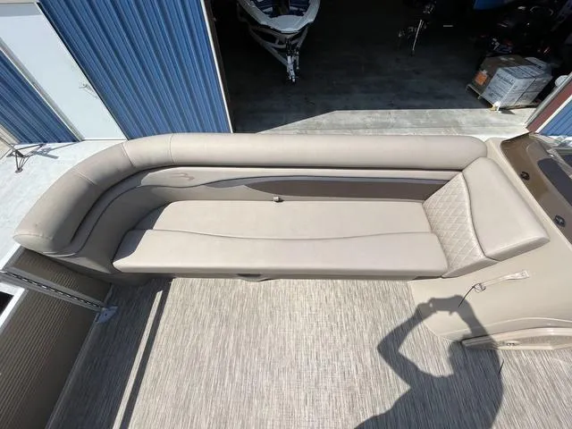 Slide: The Image of Bennington 22 SS 2023 - 22