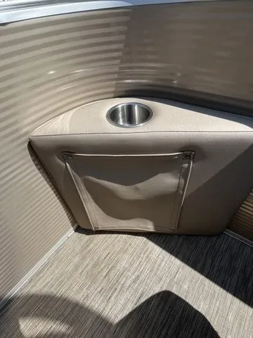 Slide: The Image of Bennington 22 SS 2023 - 27