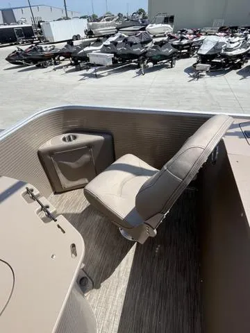 Slide: The Image of Bennington 22 SS 2023 - 28