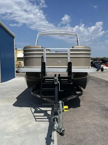 Slide: The Image of Bennington 22 SS 2023 - 3