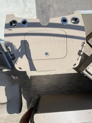 Slide: The Image of Bennington 22 SS 2023 - 30