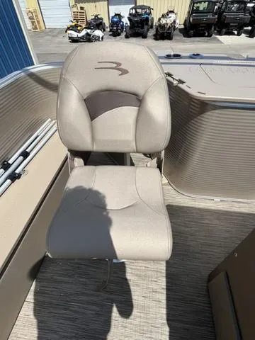 Slide: The Image of Bennington 22 SS 2023 - 31