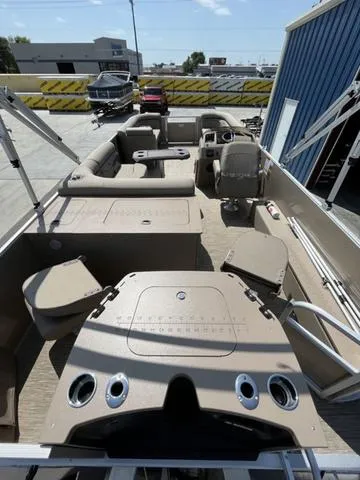 Slide: The Image of Bennington 22 SS 2023 - 32