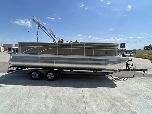 Slide: The Image of Bennington 22 SS 2023 - 5