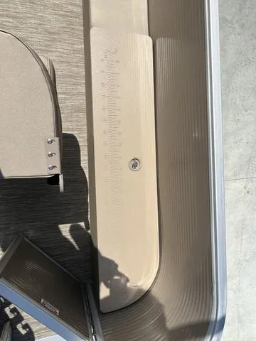 Slide: The Image of Bennington 22 SS 2023 - 8