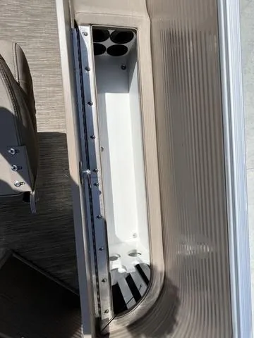 Slide: The Image of Bennington 22 SS 2023 - 9