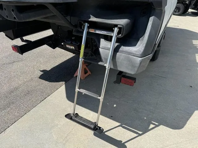 Slide: The Image of Sea-Doo Switch® Cruise 21 - 230 hp 2022 - 11