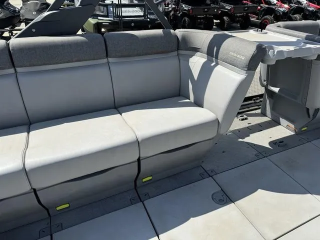 Slide: The Image of Sea-Doo Switch® Cruise 21 - 230 hp 2022 - 21