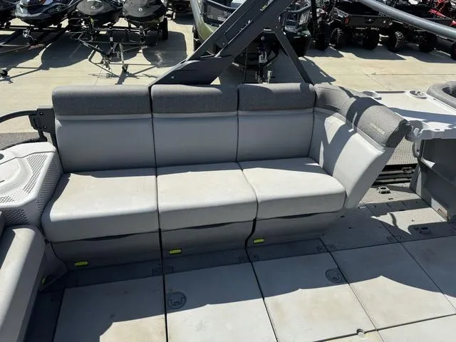 Slide: The Image of Sea-Doo Switch® Cruise 21 - 230 hp 2022 - 22