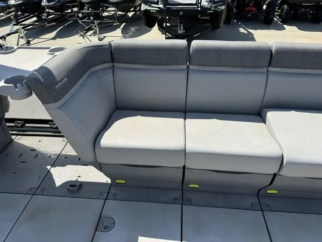 Slide: The Image of Sea-Doo Switch® Cruise 21 - 230 hp 2022 - 24