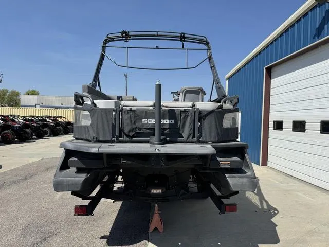 Slide: The Image of Sea-Doo Switch® Cruise 21 - 230 hp 2022 - 7