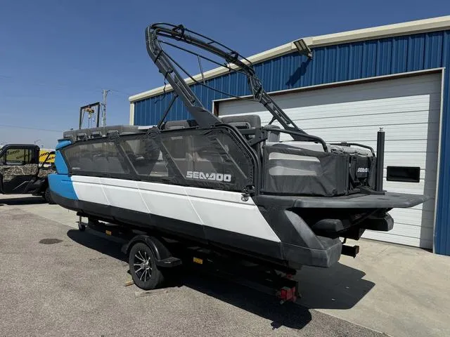 Slide: The Image of Sea-Doo Switch® Cruise 21 - 230 hp 2022 - 8