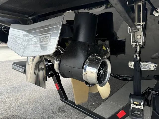 Slide: The Image of Malibu Wakesetter 24 MXZ 2025 - 10