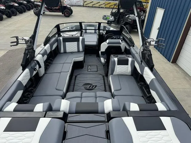 Slide: The Image of Malibu Wakesetter 24 MXZ 2025 - 15