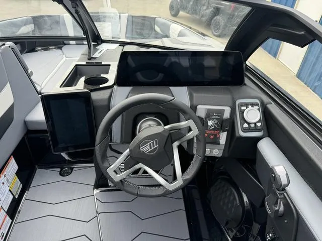 Slide: The Image of Malibu Wakesetter 24 MXZ 2025 - 18