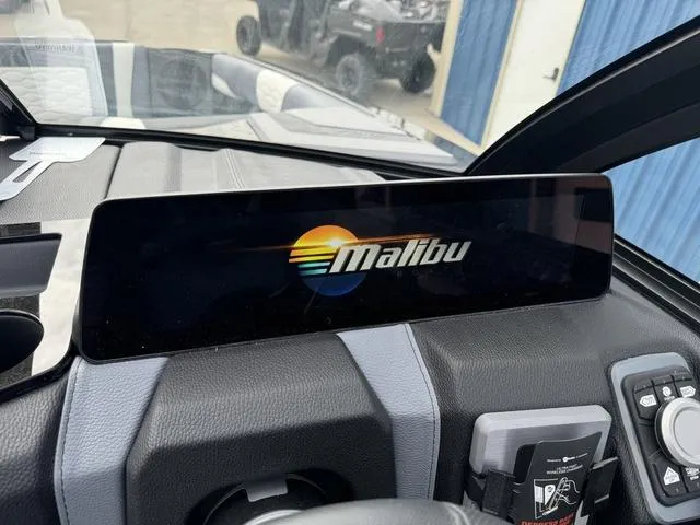 Slide: The Image of Malibu Wakesetter 24 MXZ 2025 - 19