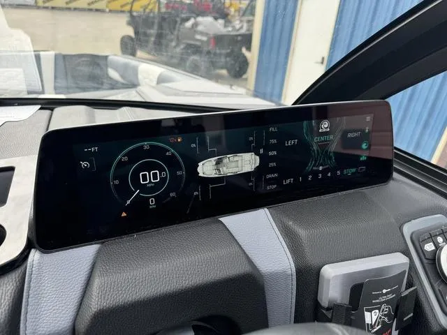 Slide: The Image of Malibu Wakesetter 24 MXZ 2025 - 21