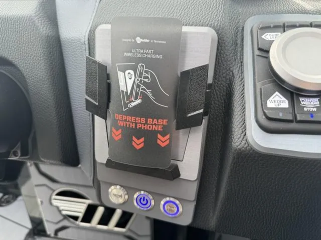 Slide: The Image of Malibu Wakesetter 24 MXZ 2025 - 24