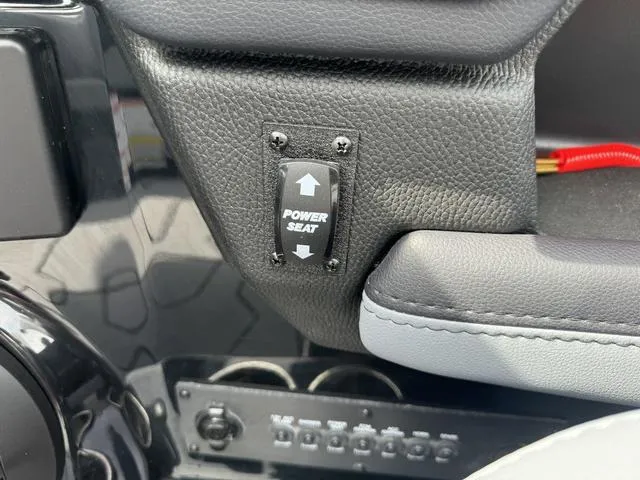 Slide: The Image of Malibu Wakesetter 24 MXZ 2025 - 26