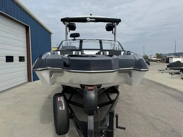 Slide: The Image of Malibu Wakesetter 24 MXZ 2025 - 3