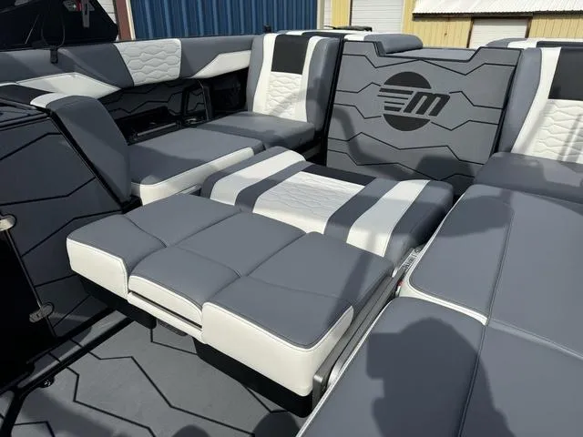 Slide: The Image of Malibu Wakesetter 24 MXZ 2025 - 33