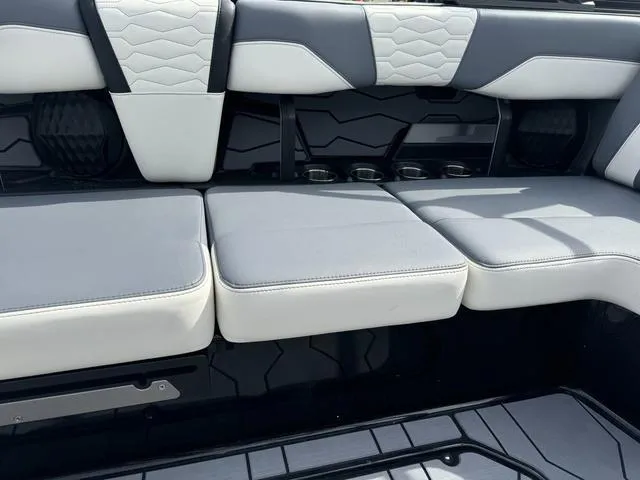 Slide: The Image of Malibu Wakesetter 24 MXZ 2025 - 38