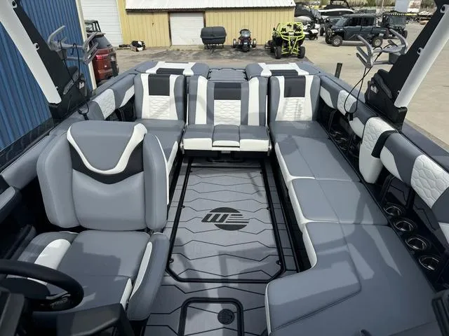 Slide: The Image of Malibu Wakesetter 24 MXZ 2025 - 46