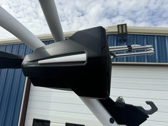 Slide: The Image of Malibu Wakesetter 24 MXZ 2025 - 47