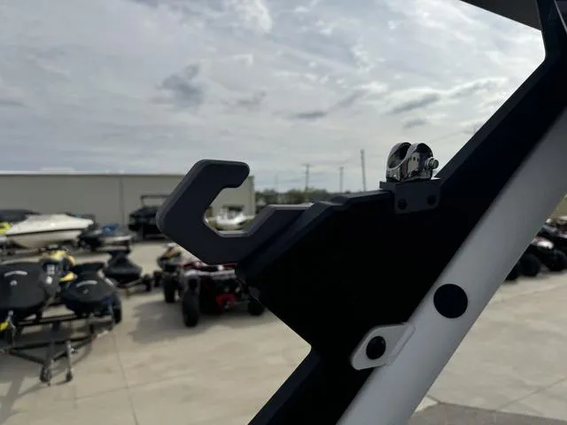 Slide: The Image of Malibu Wakesetter 24 MXZ 2025 - 49