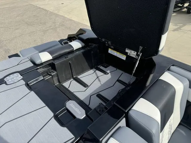 Slide: The Image of Malibu Wakesetter 24 MXZ 2025 - 54