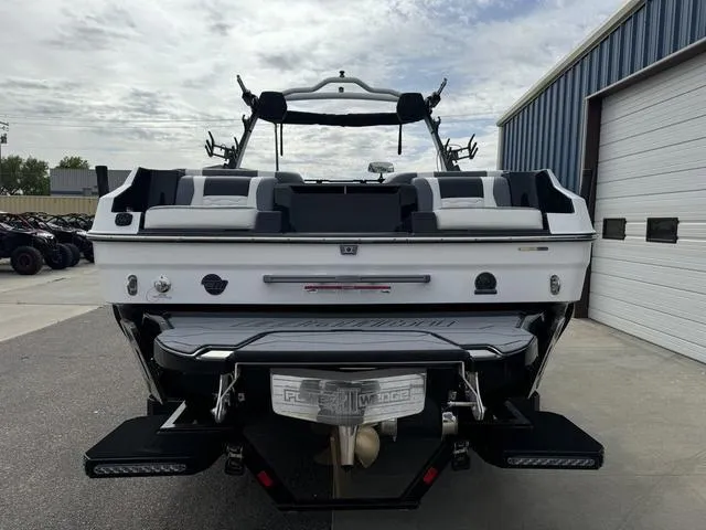 Slide: The Image of Malibu Wakesetter 24 MXZ 2025 - 7