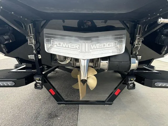 Slide: The Image of Malibu Wakesetter 24 MXZ 2025 - 9