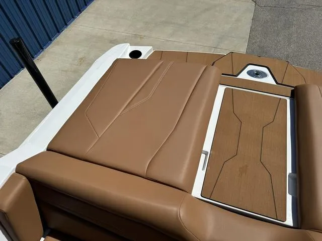 Slide: The Image of Axis Wake Research T250 2025 - 36