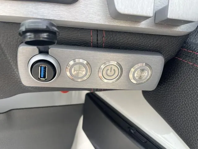 Slide: The Image of Malibu 22 LSV 2024 - 16