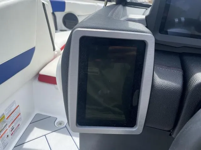 Slide: The Image of Malibu 22 LSV 2024 - 18