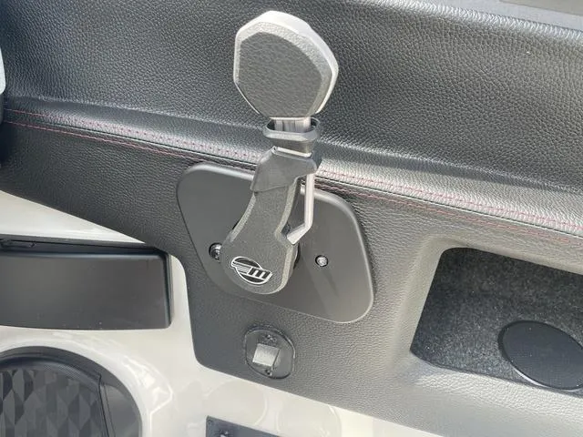 Slide: The Image of Malibu 22 LSV 2024 - 19