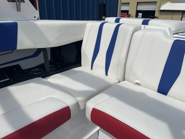 Slide: The Image of Malibu 22 LSV 2024 - 22