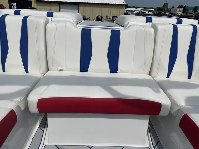 Slide: The Image of Malibu 22 LSV 2024 - 23