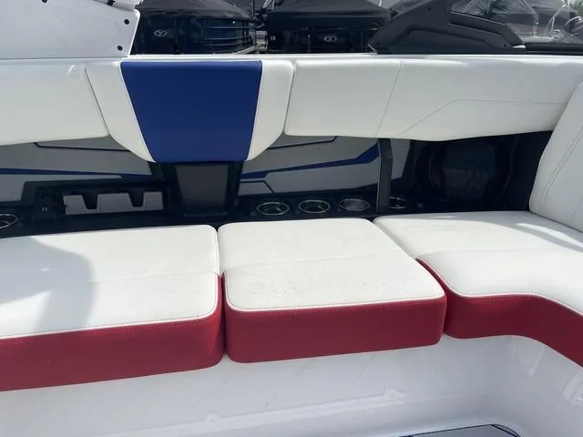 Slide: The Image of Malibu 22 LSV 2024 - 25