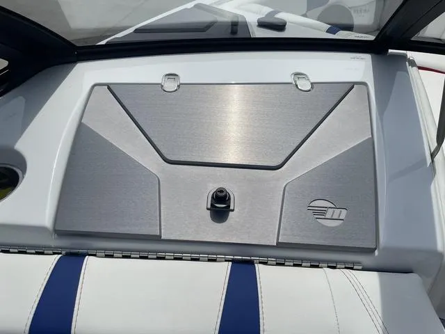 Slide: The Image of Malibu 22 LSV 2024 - 28