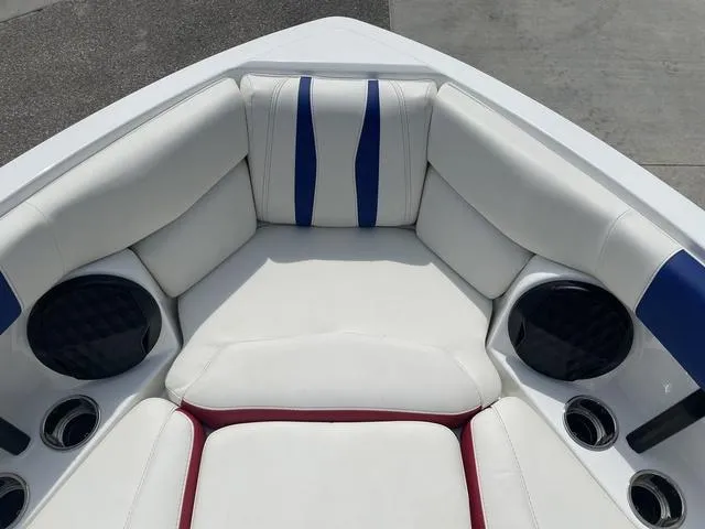 Slide: The Image of Malibu 22 LSV 2024 - 32