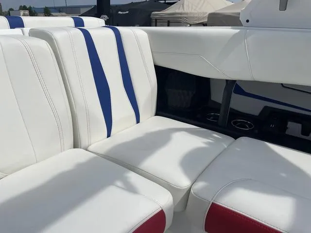 Slide: The Image of Malibu 22 LSV 2024 - 33