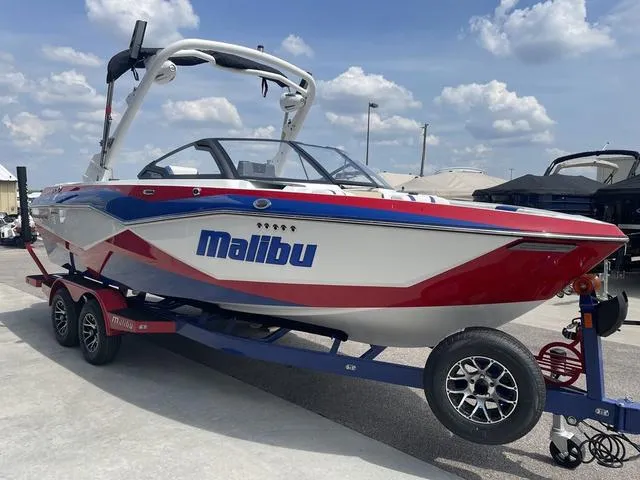 Slide: The Image of Malibu 22 LSV 2024 - 4