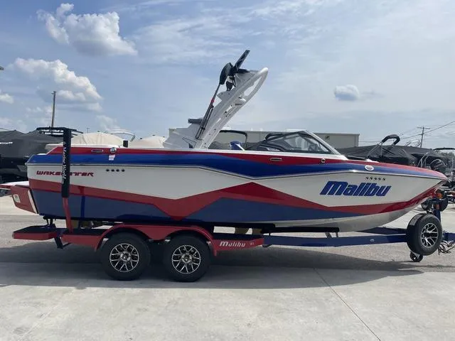 Slide: The Image of Malibu 22 LSV 2024 - 5