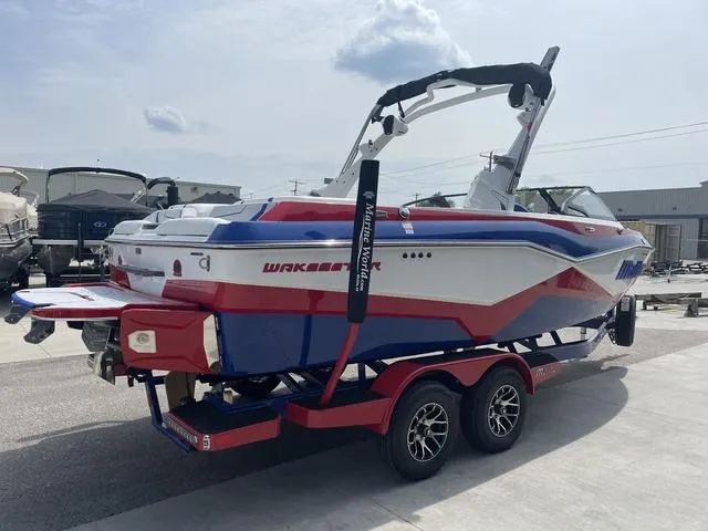 Slide: The Image of Malibu 22 LSV 2024 - 6