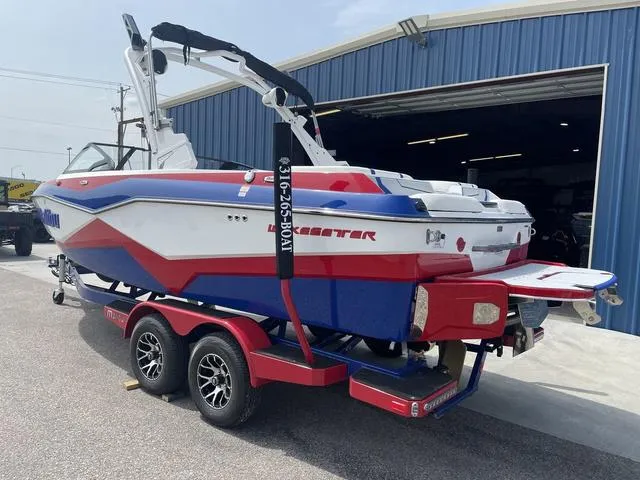 Slide: The Image of Malibu 22 LSV 2024 - 8