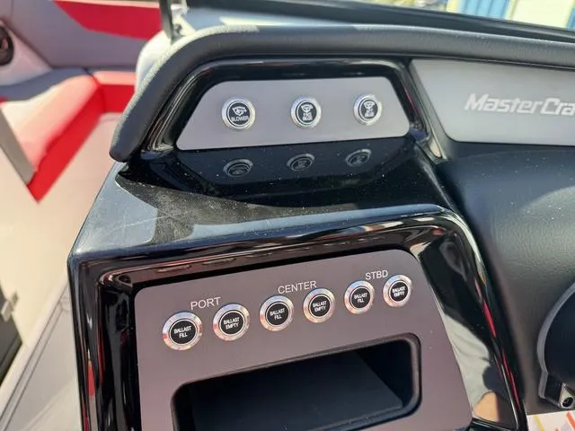 Slide: The Image of MasterCraft NXT22 2024 - 16