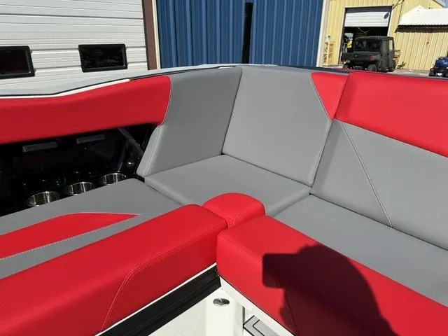 Slide: The Image of MasterCraft NXT22 2024 - 27