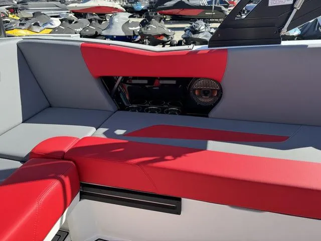 Slide: The Image of MasterCraft NXT22 2024 - 32